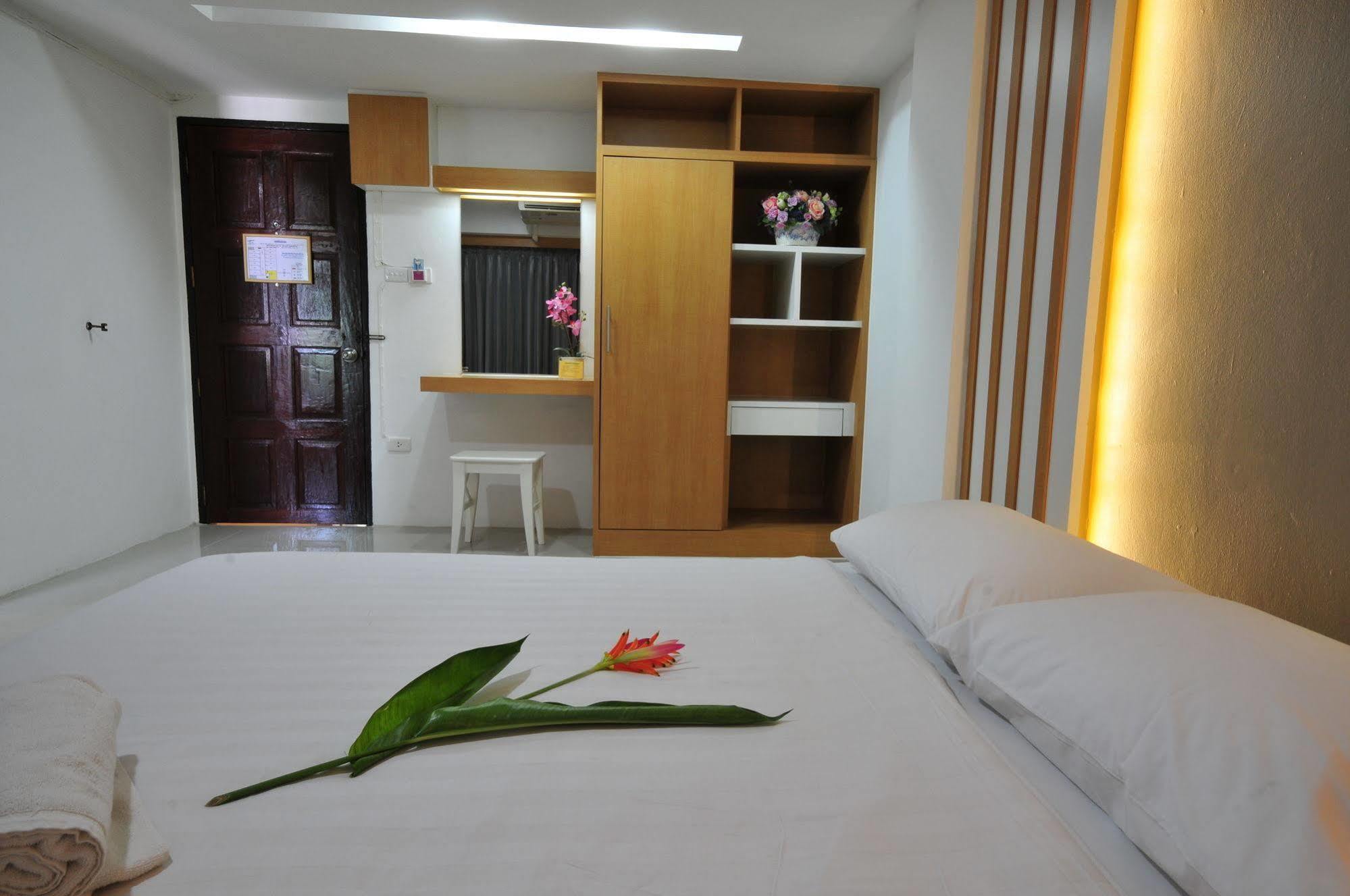 Beerapan Hotel Bangkok Dış mekan fotoğraf