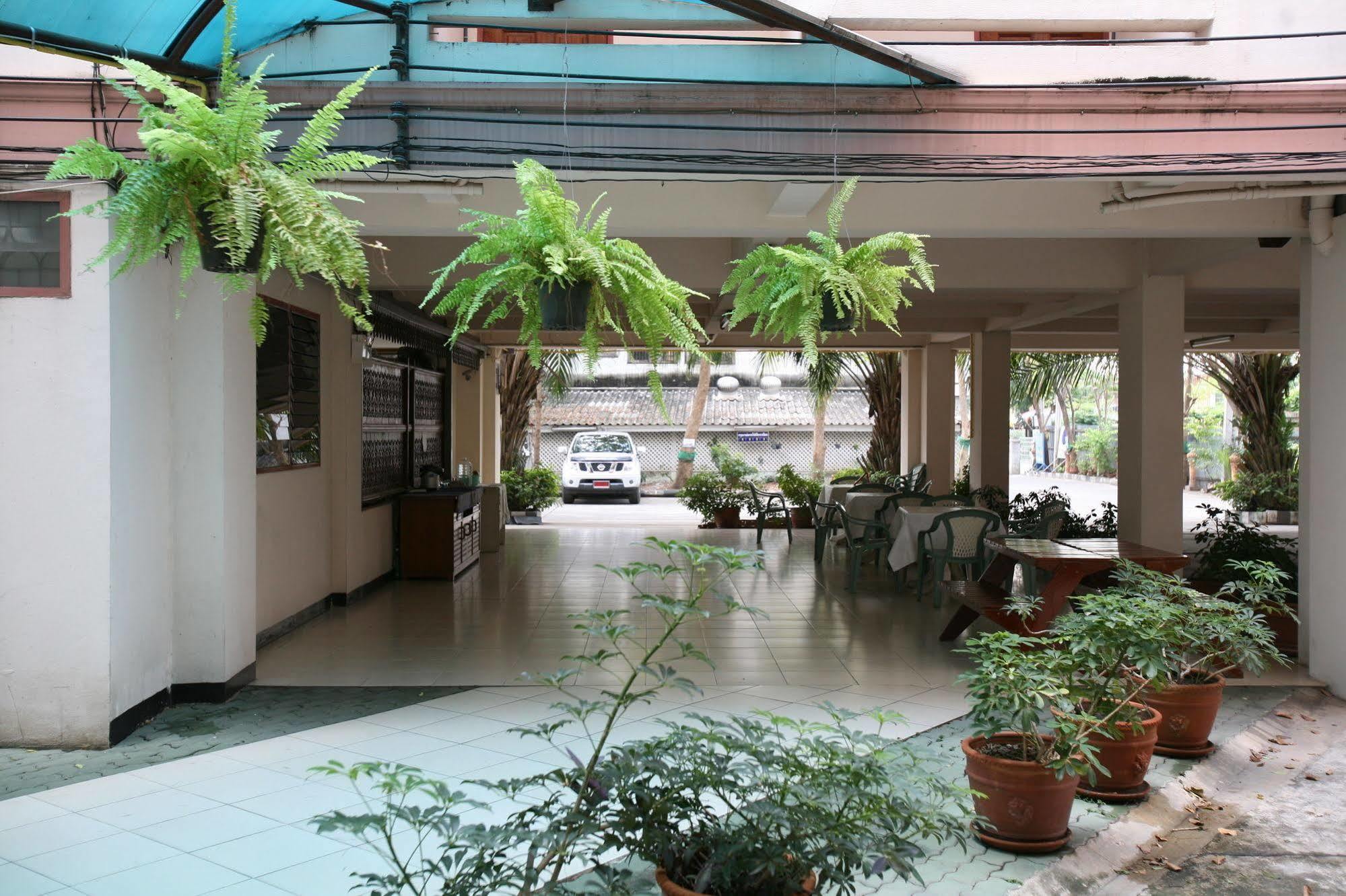 Beerapan Hotel Bangkok Dış mekan fotoğraf