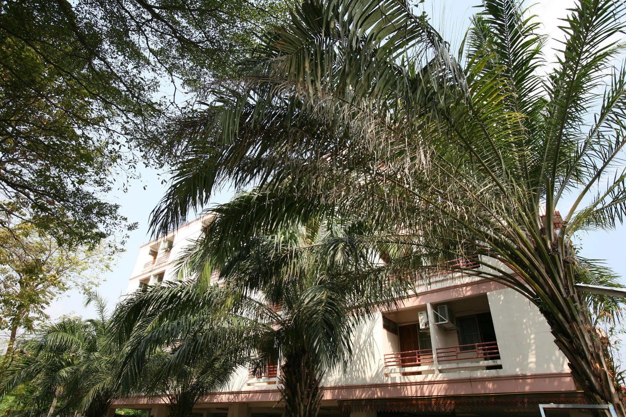 Beerapan Hotel Bangkok Dış mekan fotoğraf